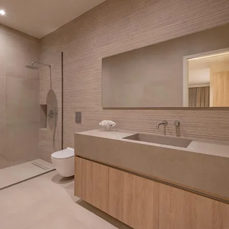 Earthy Haven-minimalist Luxury & Hot Tub * Rhodes City