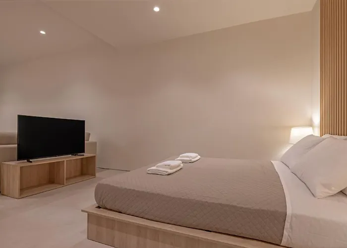 Earthy Haven-minimalist Luxury & Hot Tub Daire Rhodes City