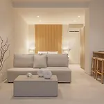 Earthy Haven-minimalist Luxury & Hot Tub Родос