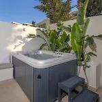 Earthy Haven-minimalist Luxury & Hot Tub Апартаменты *